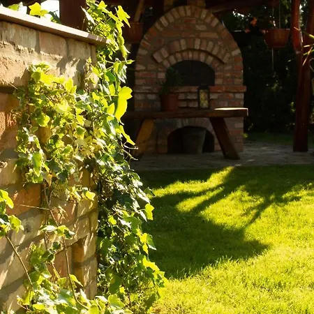 Holiday home Csaladbarat Fahaz